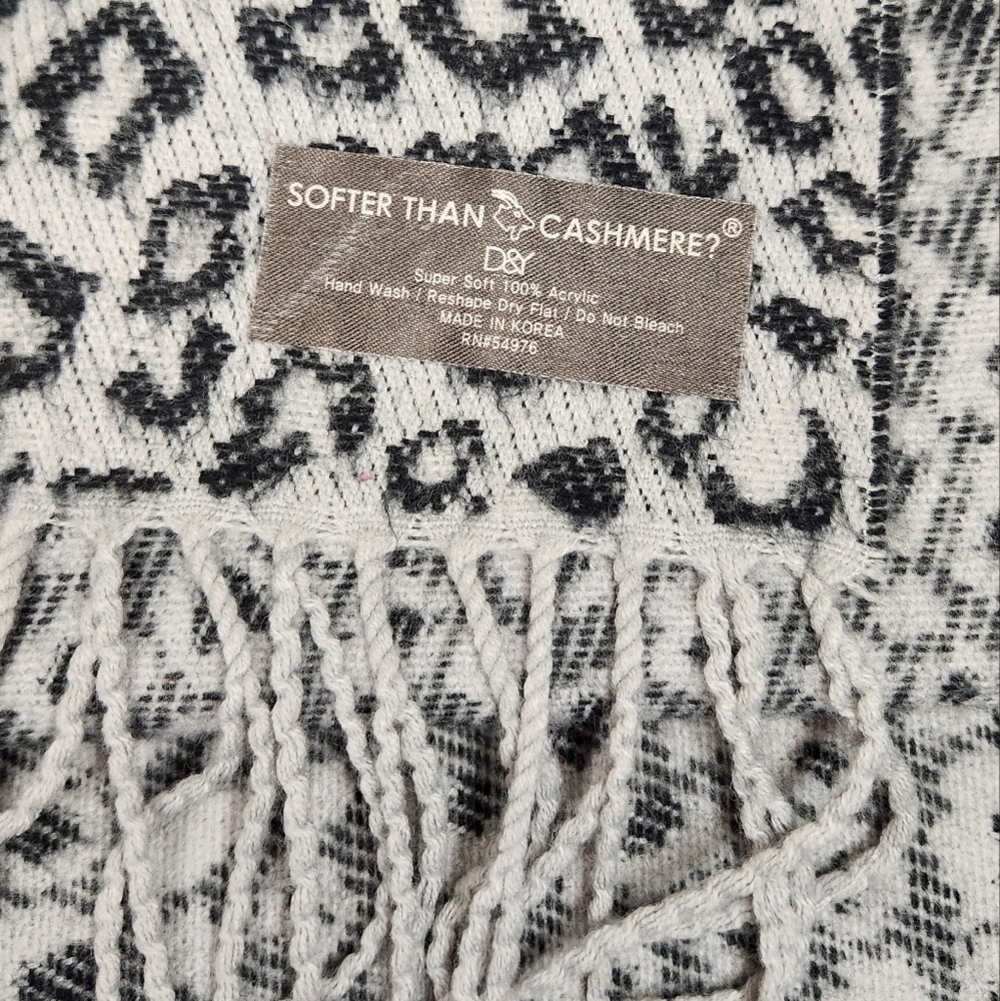 Reversible Leopard Knit Scarf - Picture 7 of 7